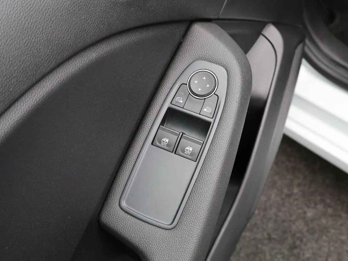 1.0 TCe 90 Equilibre | AIRCO | APPLE/ANDROID CARPLAY | LED VERLICHTING | PARKEERSENSOREN | 12 MAANDEN BOVAG GARANTIE |