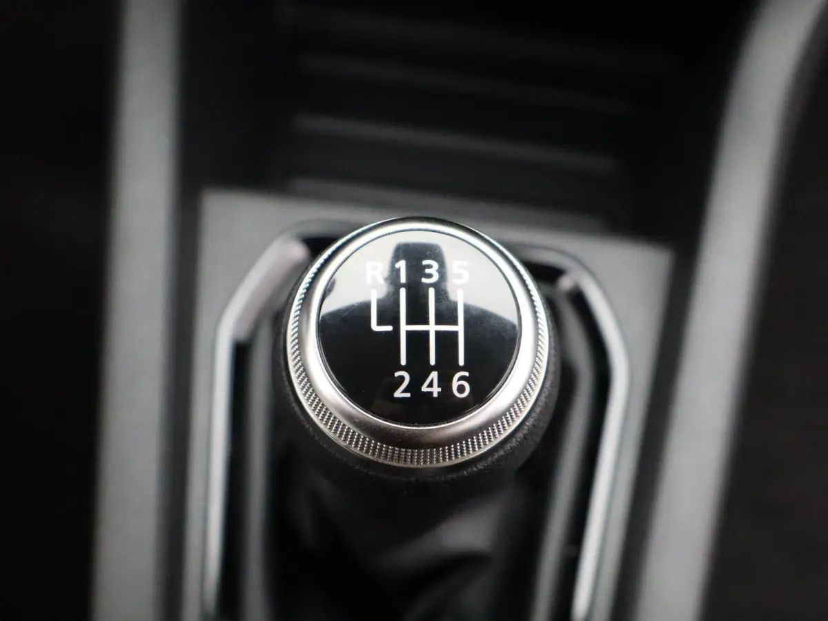 1.0 TCe 90 Equilibre | AIRCO | APPLE/ANDROID CARPLAY | LED VERLICHTING | PARKEERSENSOREN | 12 MAANDEN BOVAG GARANTIE |