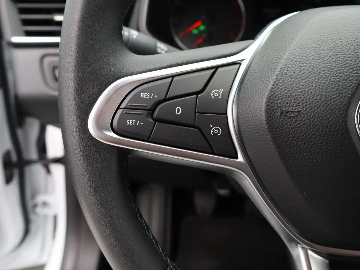 1.0 TCe 90 Equilibre | AIRCO | APPLE/ANDROID CARPLAY | LED VERLICHTING | PARKEERSENSOREN | 12 MAANDEN BOVAG GARANTIE |