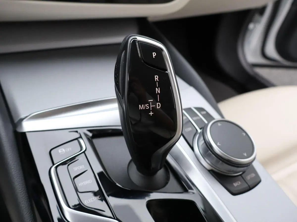 Berline 530e 215kW VERWACHT!! | LED LAMPEN | NAVIGATIE | STOELVERWARMING | LICHTMETALEN VELGEN | 12 MAANDEN BOVAG GARANTIE |