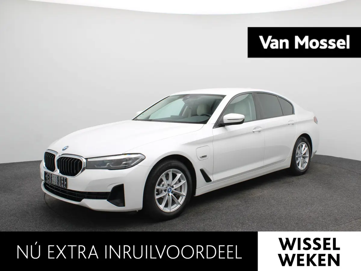 Berline 530e 215kW | LED LAMPEN | NAVIGATIE | STOELVERWARMING | LICHTMETALEN VELGEN | 12 MAANDEN BOVAG GARANTIE |