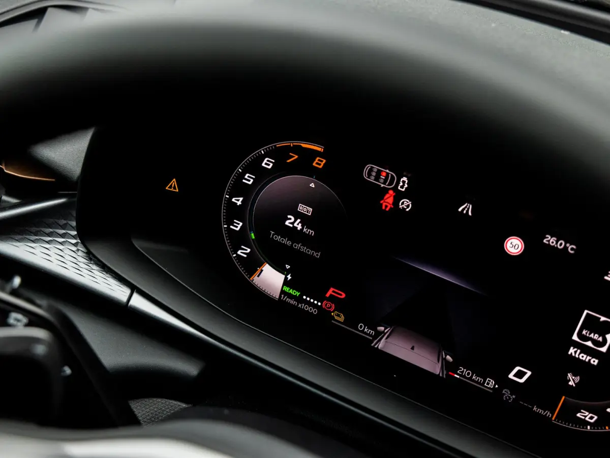 1.5 TSI e-Hybrid Essential | DEMO| Panoramadak | Stoel-Stuurverwarming | Virtual Cockpit | Achteruitrijcamera | Half-Leder | Climate Control | 19" Lichtmetalen Velgen | BTW Auto |