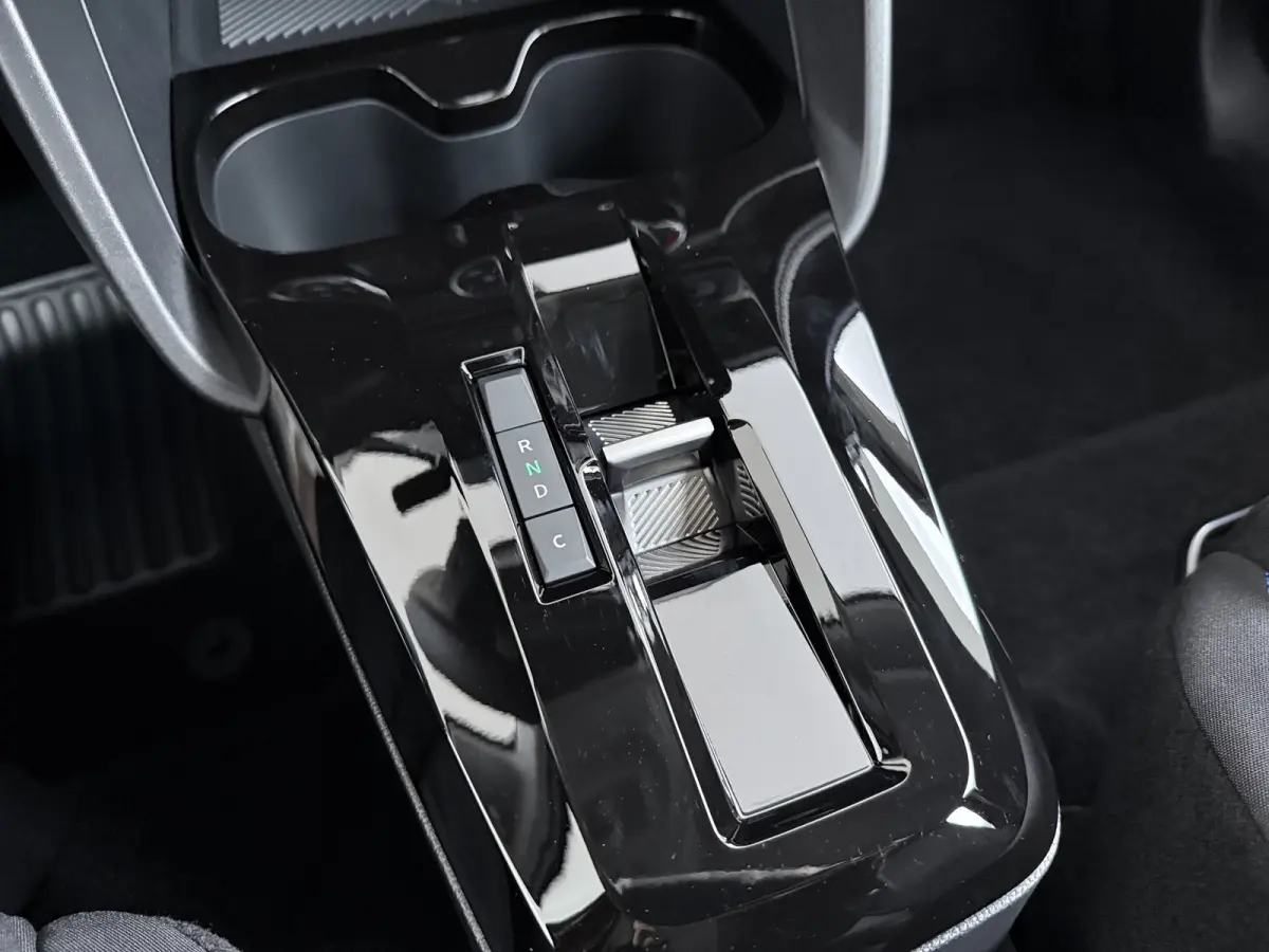 Tonic 113pk Comfort Range 44 kWh | €3100,- korting ! | Carplay | Cruise Control | Head-up display | Parkeersensor achter