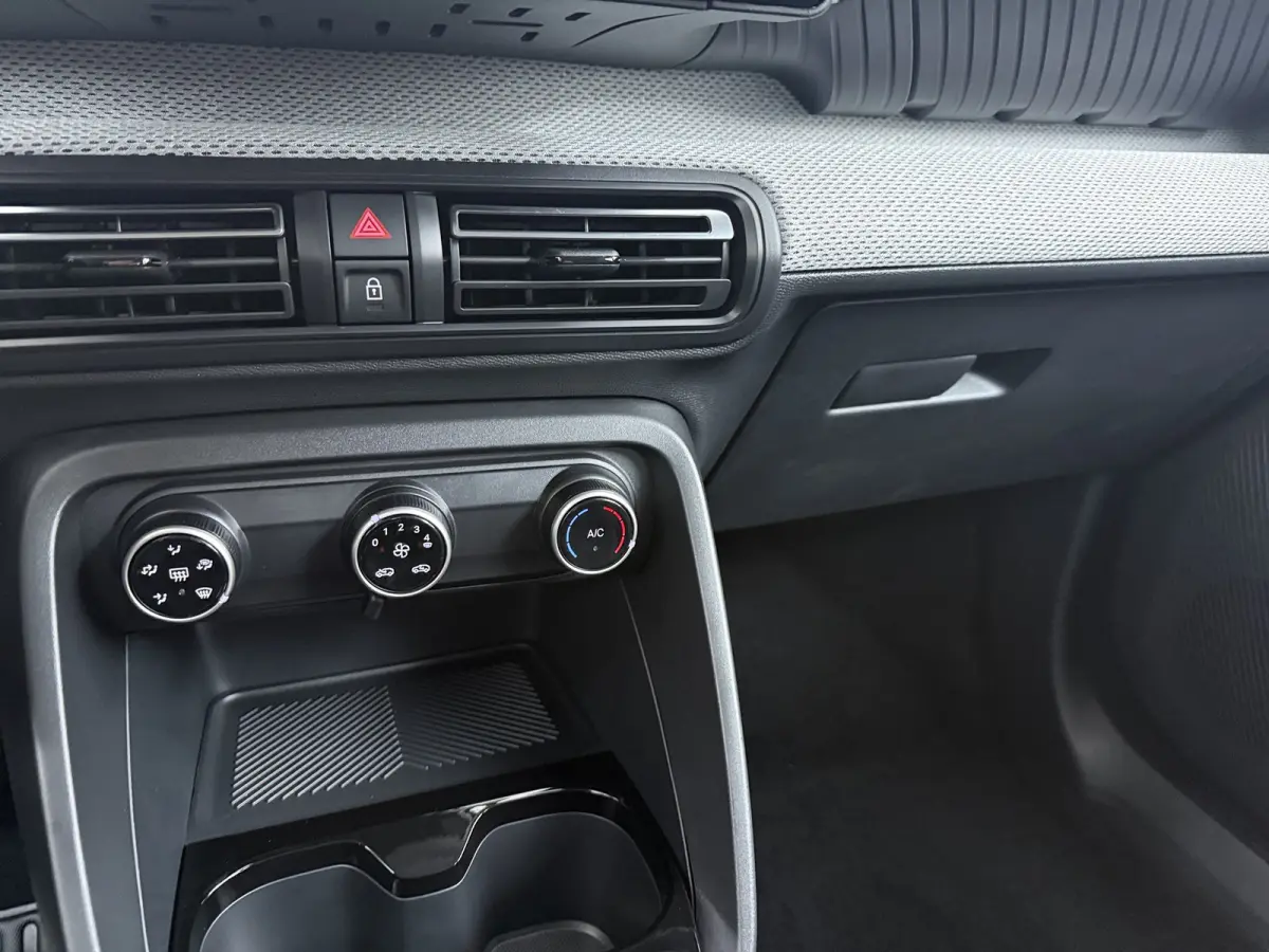 Tonic 113pk Comfort Range 44 kWh | €3100,- korting ! | Carplay | Cruise Control | Head-up display | Parkeersensor achter