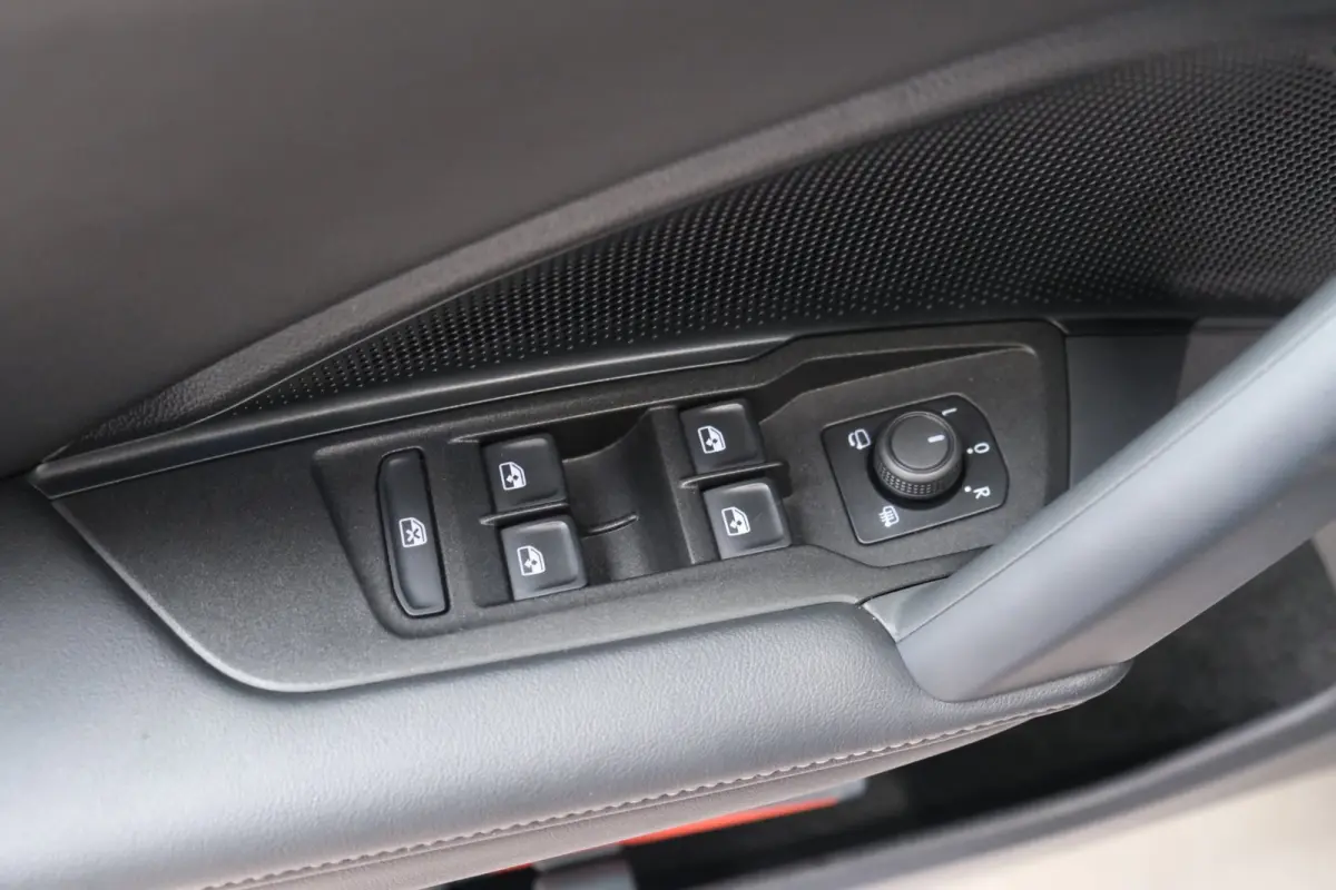 1.5 eTSI Life Edition Automaat - N.A.P. Airco, Cruise, Navi, PDC, Carplay, Virtueel display.