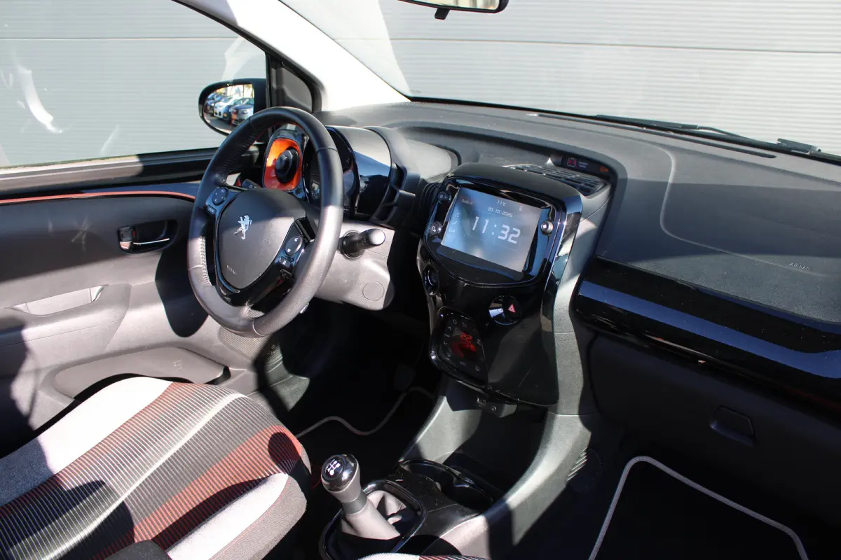 1.0 e-VTi Roland Garros TOP! | Navi by app | Apple carplay | Camera | Bluetooth | Open dak | NL auto | 55.000km |