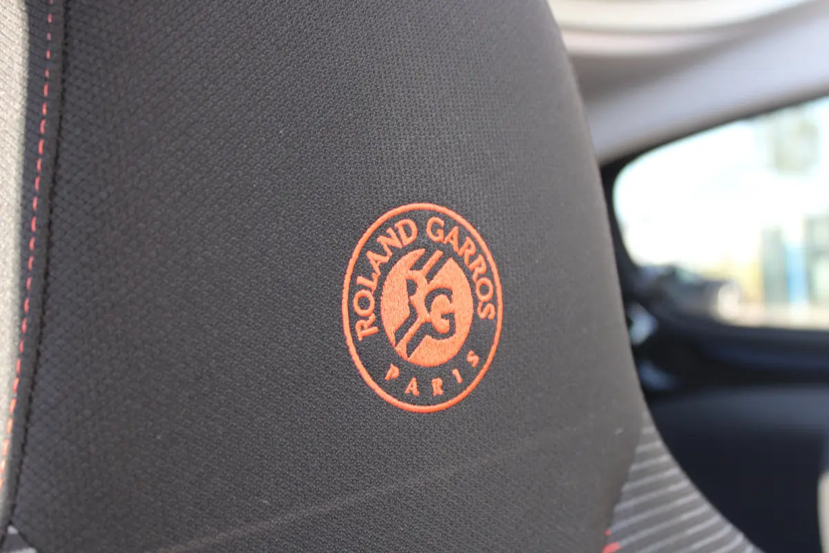 1.0 e-VTi Roland Garros TOP! | Navi by app | Apple carplay | Camera | Bluetooth | Open dak | NL auto | 55.000km |
