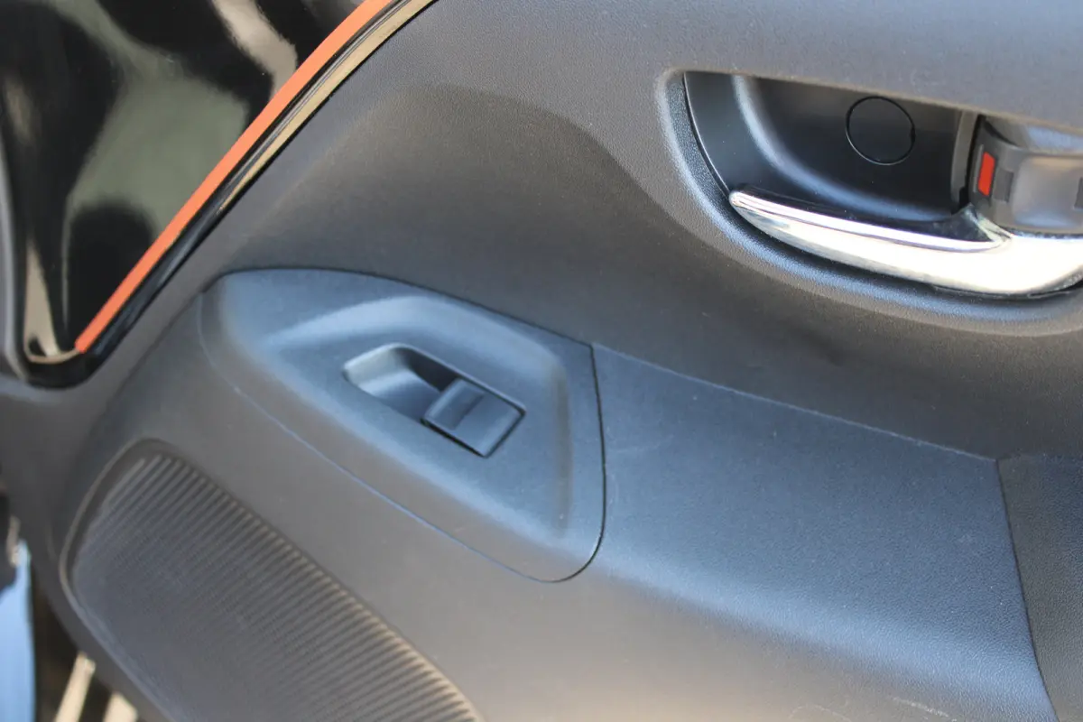 1.0 e-VTi Roland Garros TOP! | Navi by app | Apple carplay | Camera | Bluetooth | Open dak | NL auto | 55.000km |