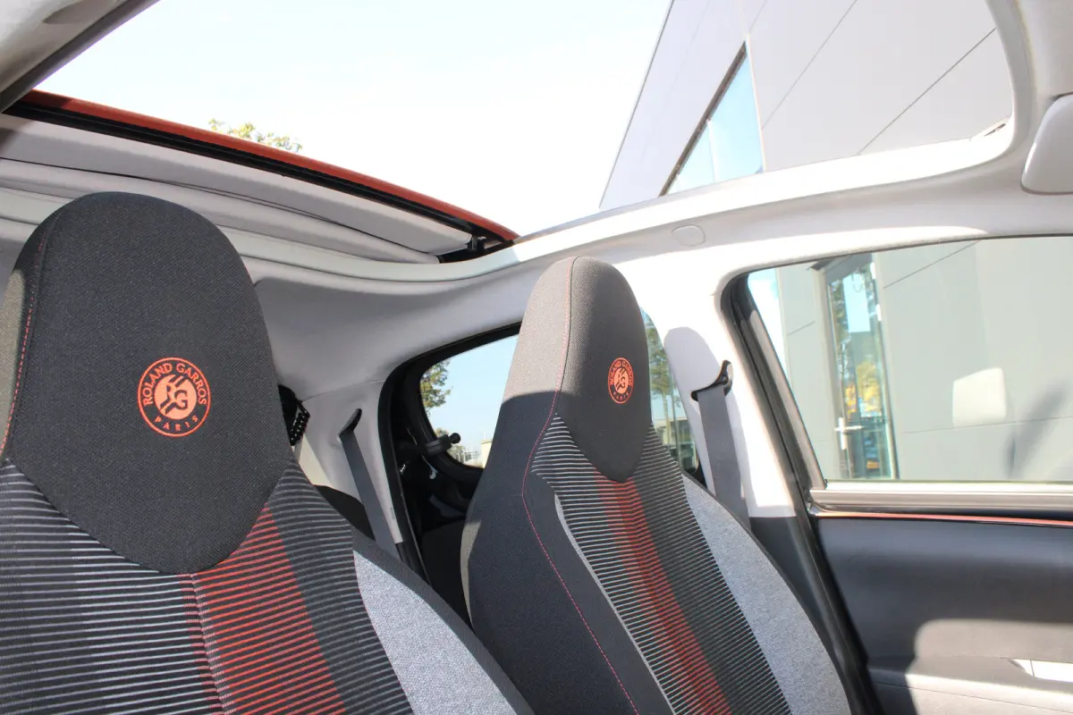 1.0 e-VTi Roland Garros TOP! | Navi by app | Apple carplay | Camera | Bluetooth | Open dak | NL auto | 55.000km |