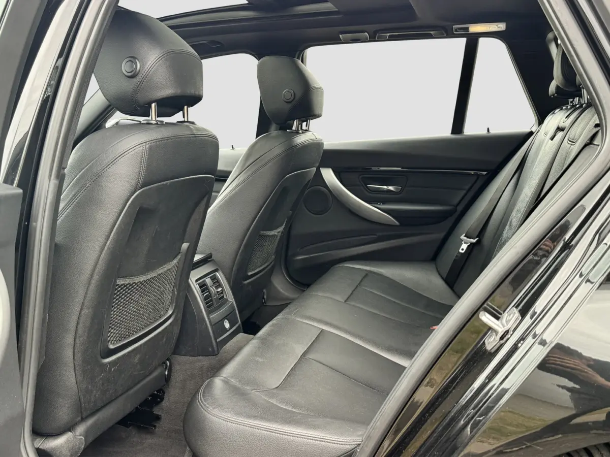 318i M-Sport | Panorama | 19 inch | LED | Camera | Stoelverwarming | Leer | Elektr. achterklep