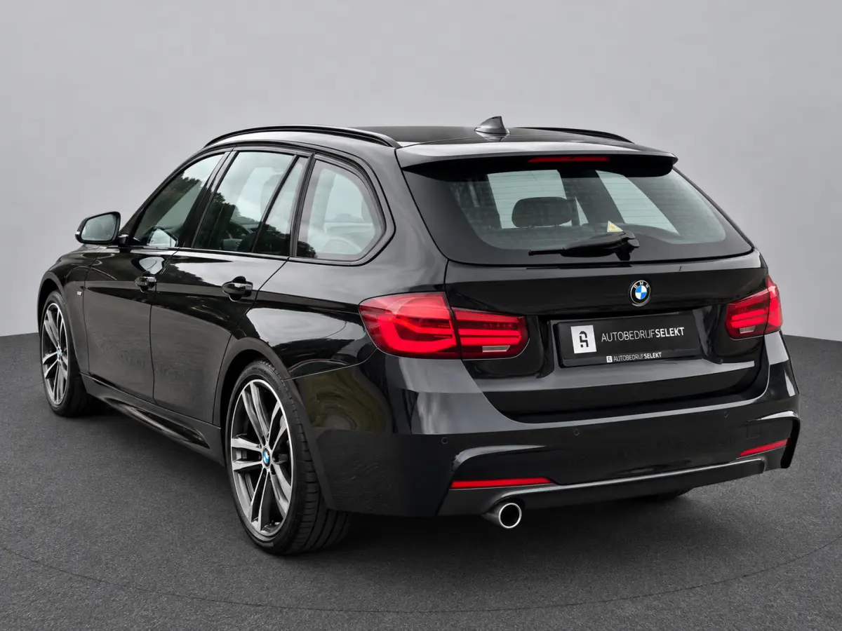 318i M-Sport | Panorama | 19 inch | LED | Camera | Stoelverwarming | Leer | Elektr. achterklep