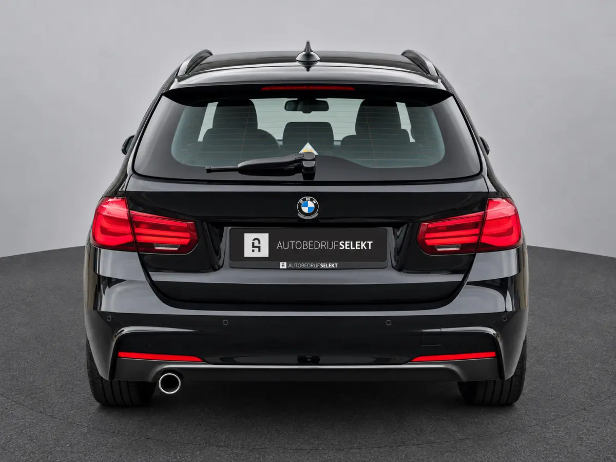 318i M-Sport | Panorama | 19 inch | LED | Camera | Stoelverwarming | Leer | Elektr. achterklep