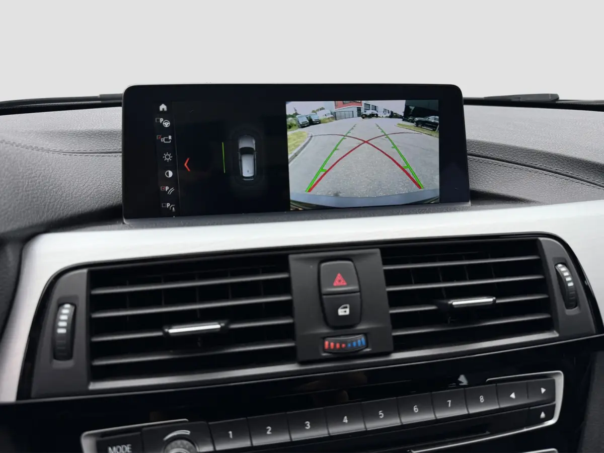 318i M-Sport | Panorama | 19 inch | LED | Camera | Stoelverwarming | Leer | Elektr. achterklep