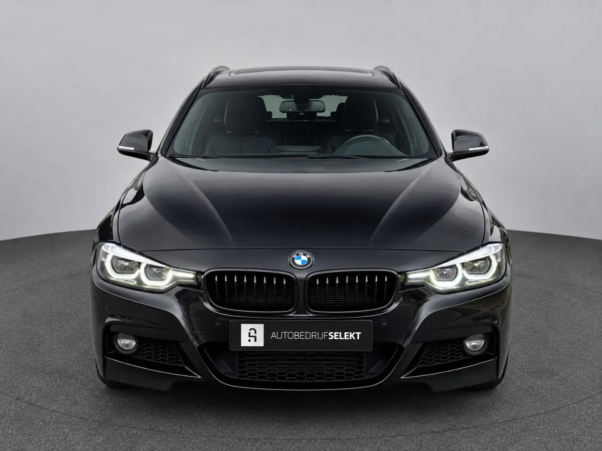 318i M-Sport | Panorama | 19 inch | LED | Camera | Stoelverwarming | Leer | Elektr. achterklep