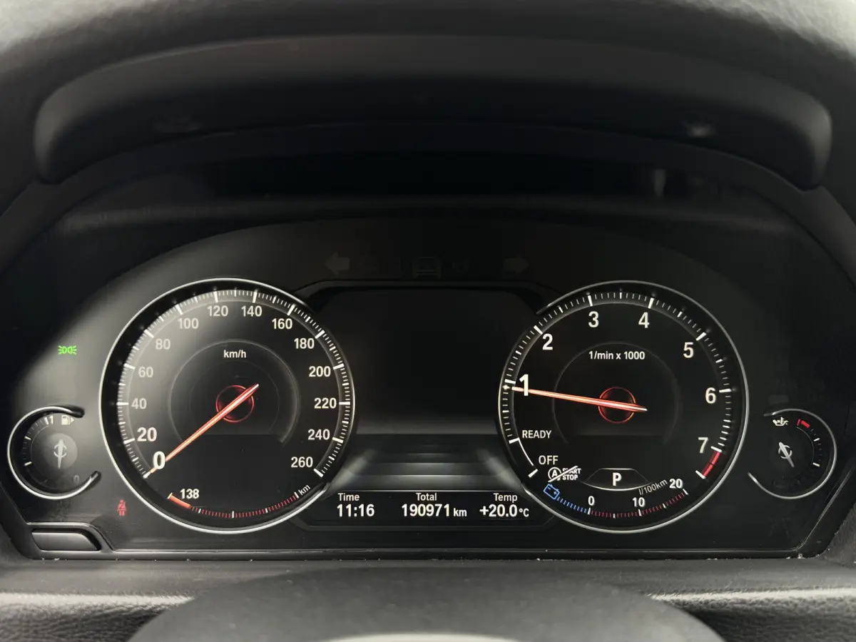 318i M-Sport | Panorama | 19 inch | LED | Camera | Stoelverwarming | Leer | Elektr. achterklep