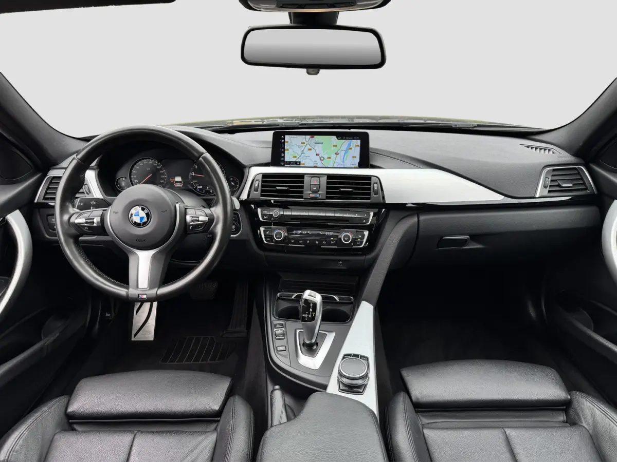 318i M-Sport | Panorama | 19 inch | LED | Camera | Stoelverwarming | Leer | Elektr. achterklep