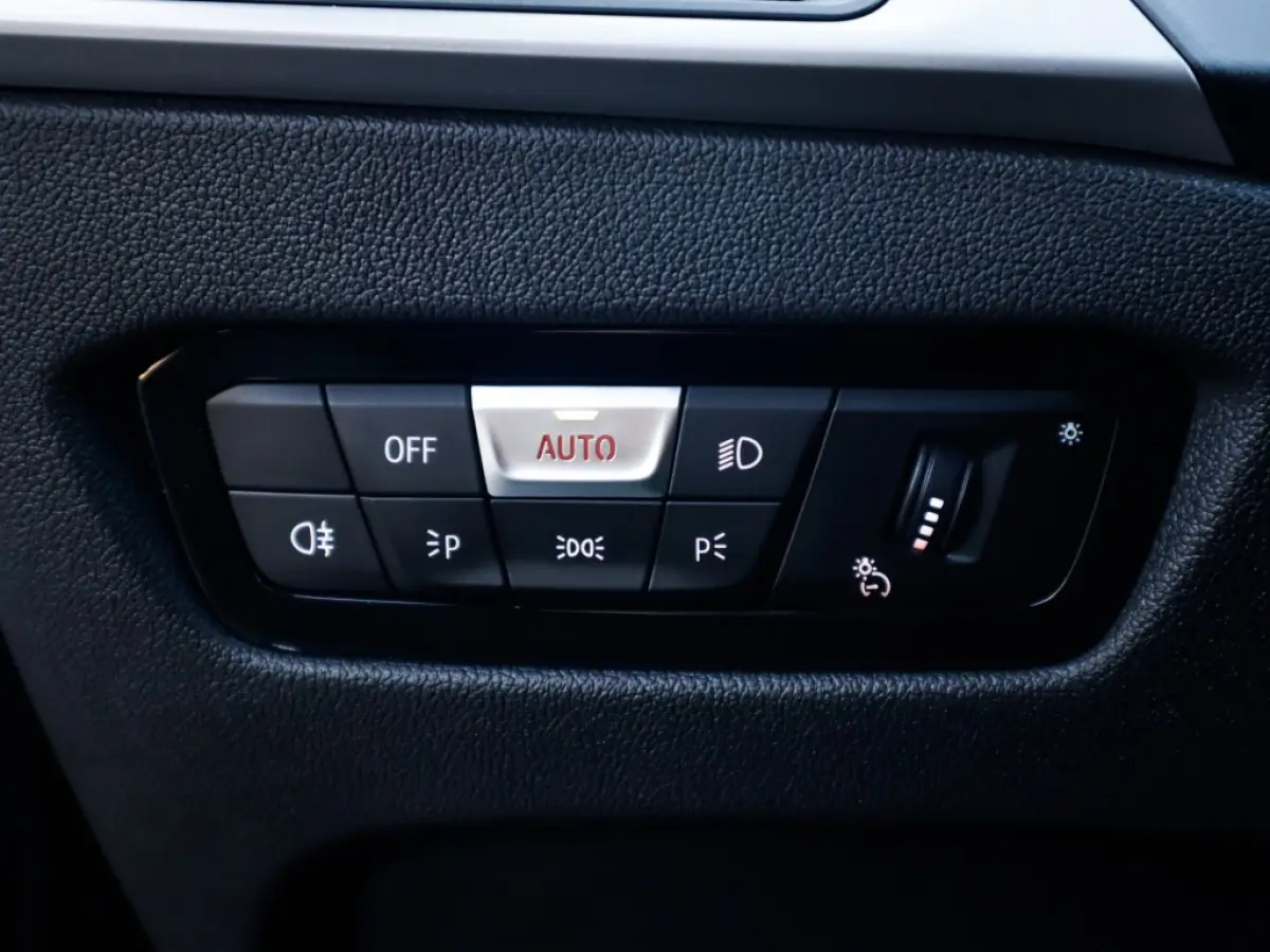 320e 1e-Eig. & Dealer-Onderh. BOVAG-Garantie. NL-Auto