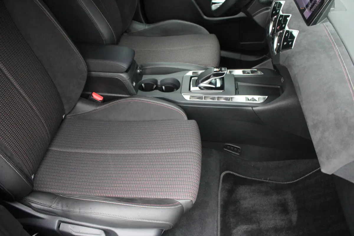 Performance Line 54 kWh | Fase 3 laden | Black Pack | Navigatie | Camera | Apple carplay | Bluetooth |