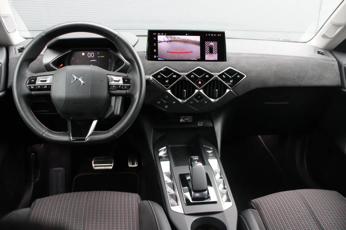Performance Line 54 kWh | Fase 3 laden | Black Pack | Navigatie | Camera | Apple carplay | Bluetooth |