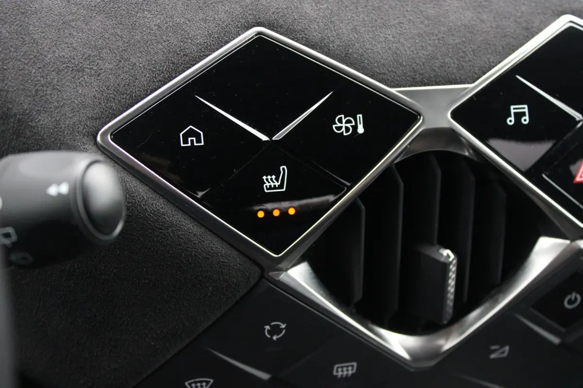 Performance Line 54 kWh | Fase 3 laden | Black Pack | Navigatie | Camera | Apple carplay | Bluetooth |