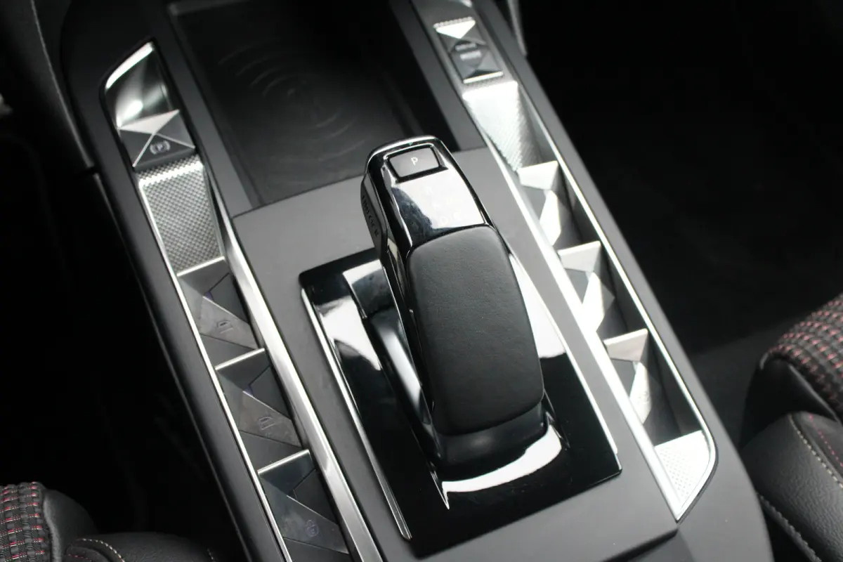 Performance Line 54 kWh | Fase 3 laden | Black Pack | Navigatie | Camera | Apple carplay | Bluetooth |