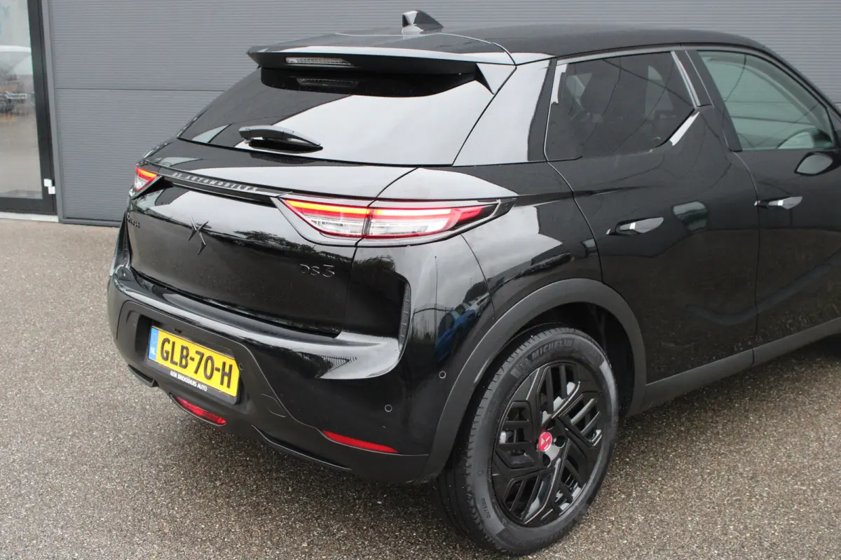 Performance Line 54 kWh | Fase 3 laden | Black Pack | Navigatie | Camera | Apple carplay | Bluetooth |