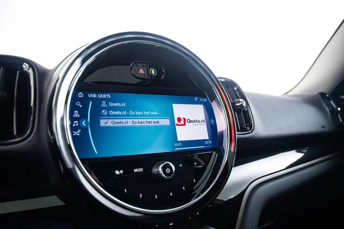 Cooper ALL4 Panoramadak - Active Cruise Control - Harman Kardon - Elektrisch verstelbare/verwarmde stoelen - Comfort acces - Elektrisch inklapbare buitenspiegels - Driving/Park Assistant -