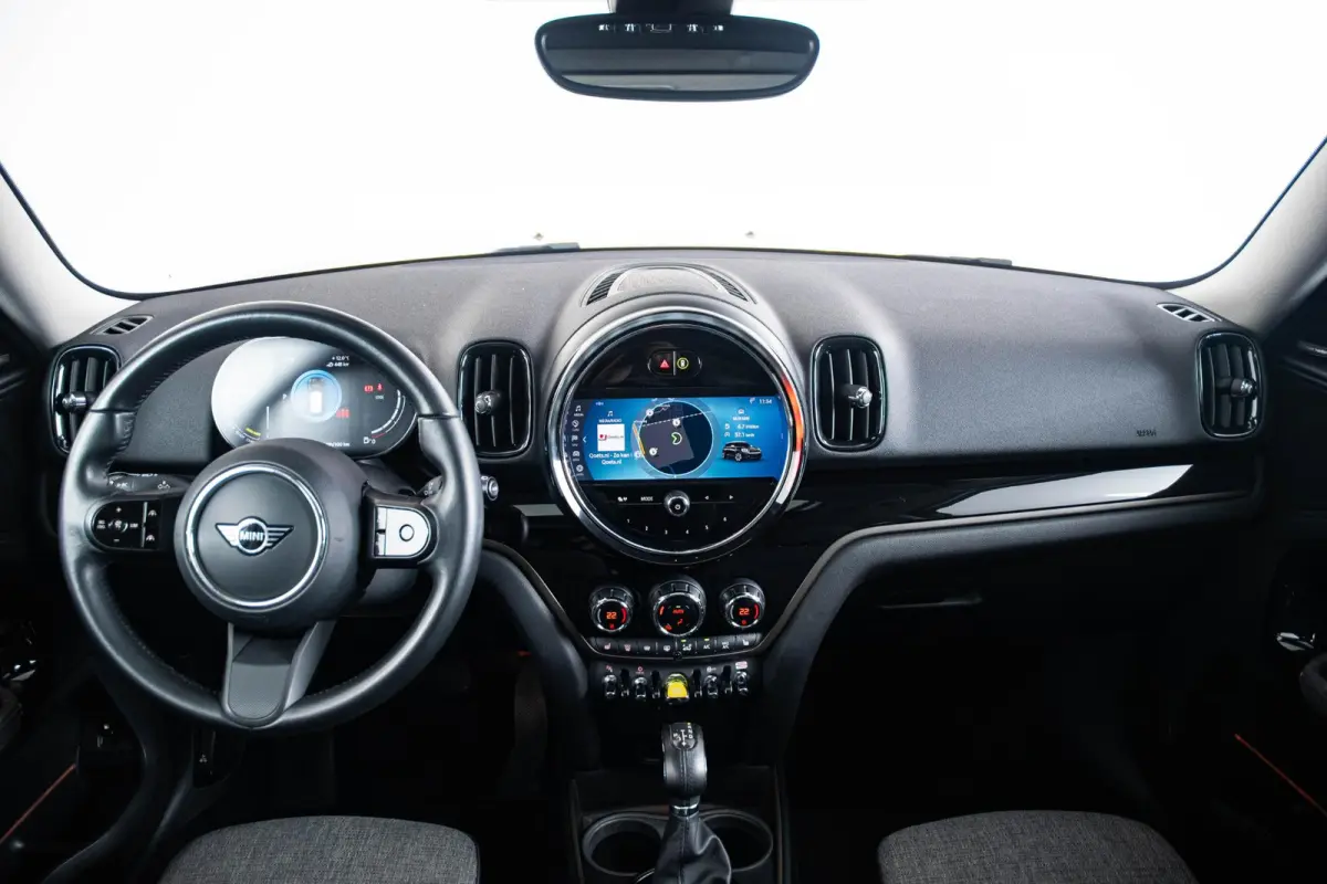 Cooper ALL4 Panoramadak - Active Cruise Control - Harman Kardon - Elektrisch verstelbare/verwarmde stoelen - Comfort acces - Elektrisch inklapbare buitenspiegels - Driving/Park Assistant -