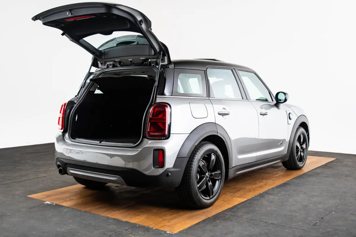 Cooper ALL4 Panoramadak - Active Cruise Control - Harman Kardon - Elektrisch verstelbare/verwarmde stoelen - Comfort acces - Elektrisch inklapbare buitenspiegels - Driving/Park Assistant -