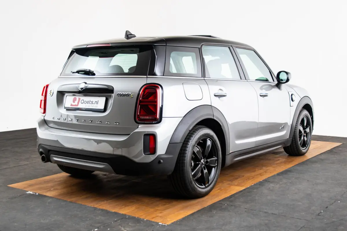 Cooper ALL4 Panoramadak - Active Cruise Control - Harman Kardon - Elektrisch verstelbare/verwarmde stoelen - Comfort acces - Elektrisch inklapbare buitenspiegels - Driving/Park Assistant -