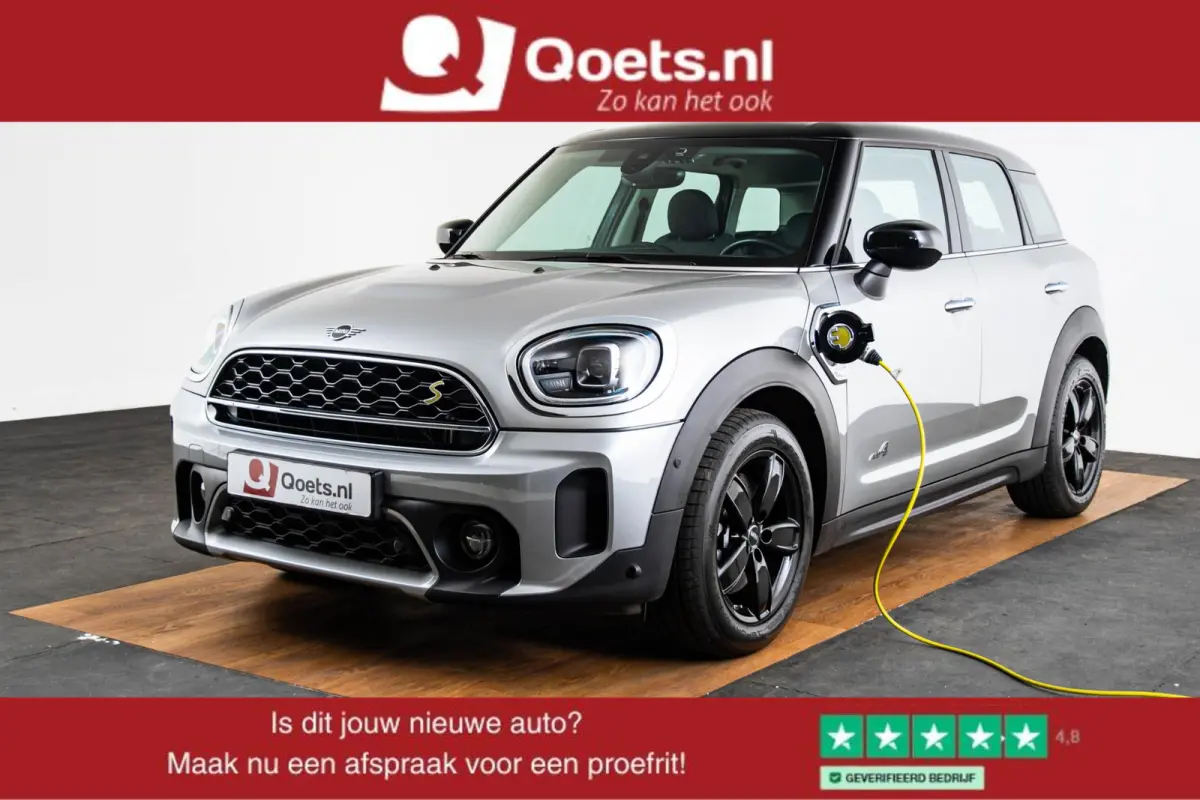 Cooper ALL4 Panoramadak - Active Cruise Control - Harman Kardon - Elektrisch verstelbare/verwarmde stoelen - Comfort acces - Elektrisch inklapbare buitenspiegels - Driving/Park Assistant -