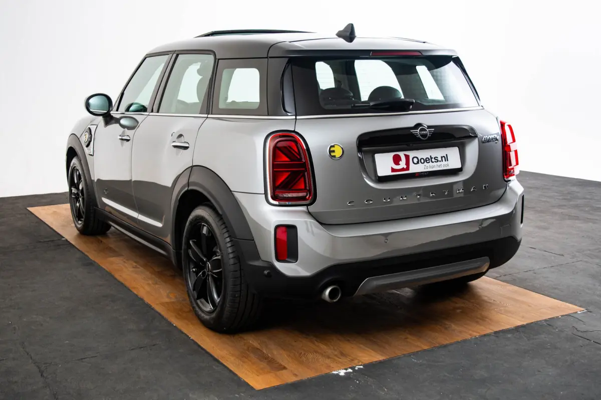 Cooper ALL4 Panoramadak - Active Cruise Control - Harman Kardon - Elektrisch verstelbare/verwarmde stoelen - Comfort acces - Elektrisch inklapbare buitenspiegels - Driving/Park Assistant -