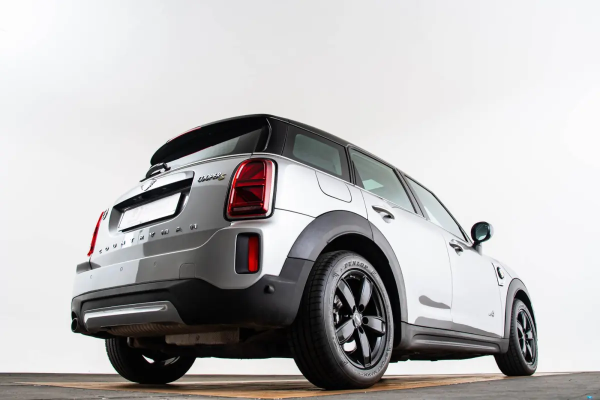 Cooper ALL4 Panoramadak - Active Cruise Control - Harman Kardon - Elektrisch verstelbare/verwarmde stoelen - Comfort acces - Elektrisch inklapbare buitenspiegels - Driving/Park Assistant -