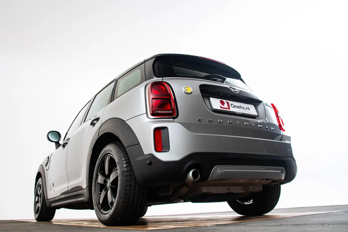 Cooper ALL4 Panoramadak - Active Cruise Control - Harman Kardon - Elektrisch verstelbare/verwarmde stoelen - Comfort acces - Elektrisch inklapbare buitenspiegels - Driving/Park Assistant -