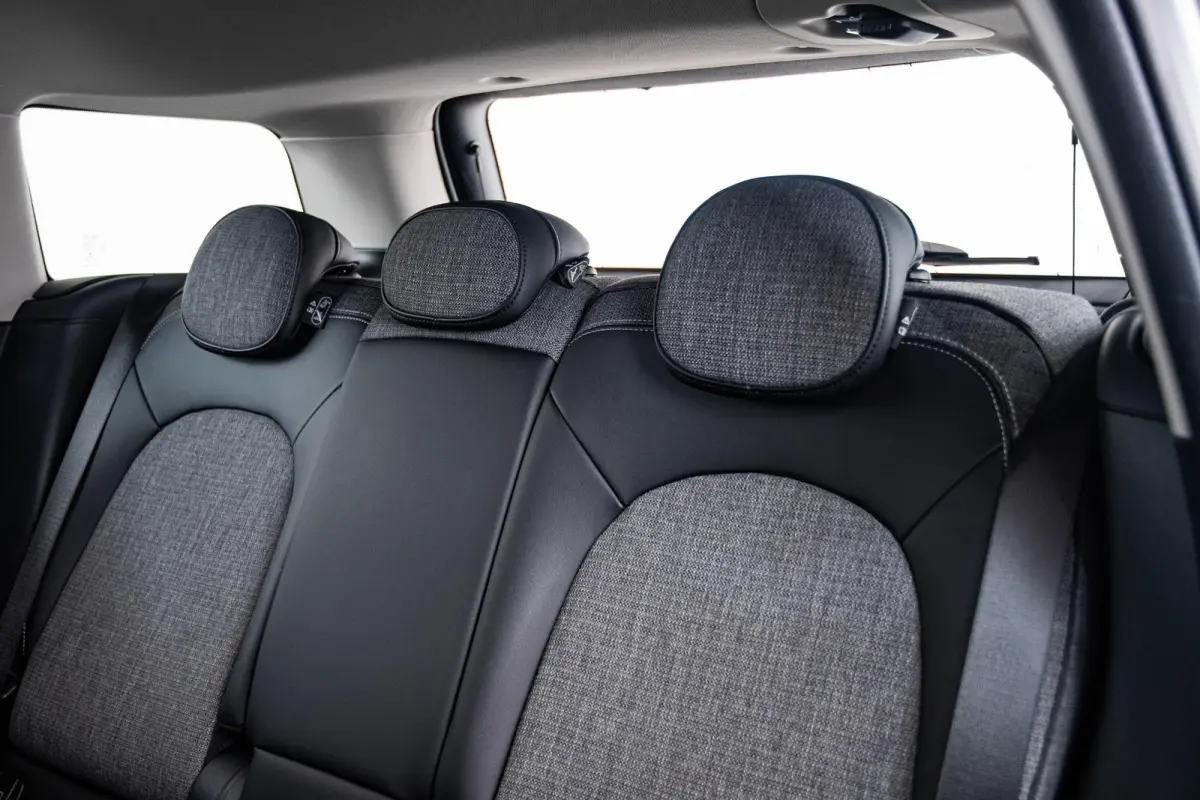 Cooper ALL4 Panoramadak - Active Cruise Control - Harman Kardon - Elektrisch verstelbare/verwarmde stoelen - Comfort acces - Elektrisch inklapbare buitenspiegels - Driving/Park Assistant -