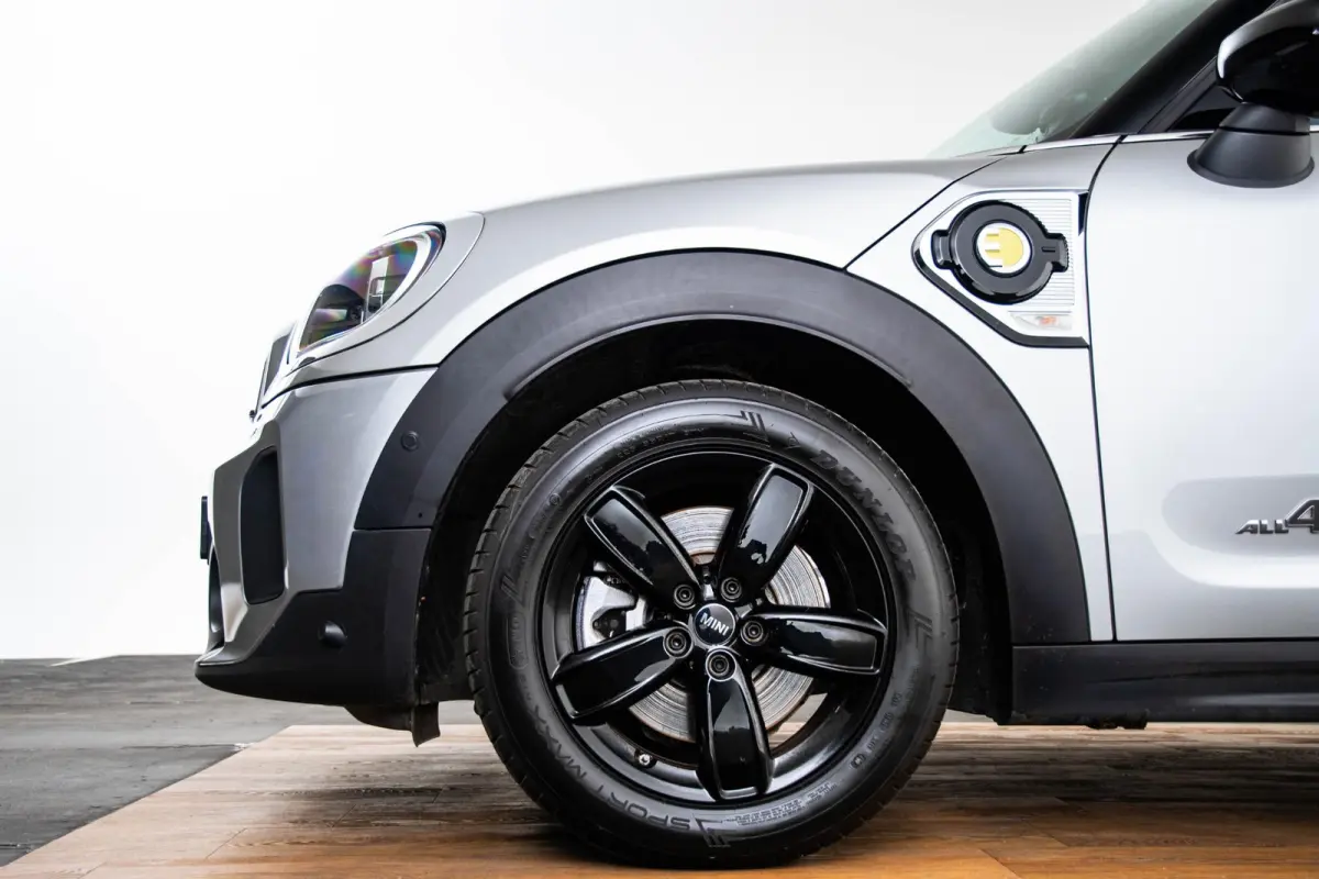 Cooper ALL4 Panoramadak - Active Cruise Control - Harman Kardon - Elektrisch verstelbare/verwarmde stoelen - Comfort acces - Elektrisch inklapbare buitenspiegels - Driving/Park Assistant -