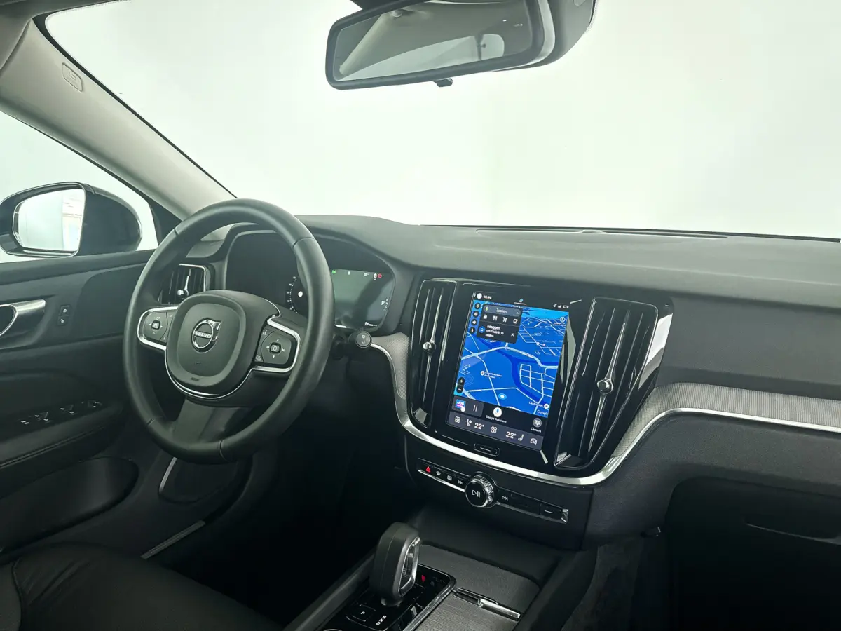 B4 Essential Edition | Parkeercamera | Stoel- en stuurverwarming | Trekhaak | Getint glas
