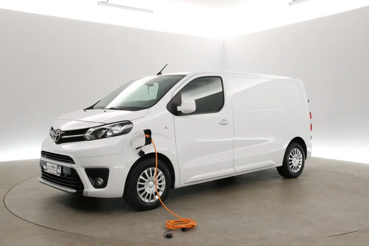 Electric 75 kWh L2H1 Range | Snelladen | SOH 93% | Clima | Cruise | Camera | Carplay | 3 Zits | Navi | Parkeersens.