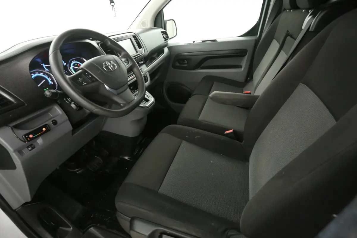 Electric 75 kWh L2H1 Range | Snelladen | SOH 93% | Clima | Cruise | Camera | Carplay | 3 Zits | Navi | Parkeersens.
