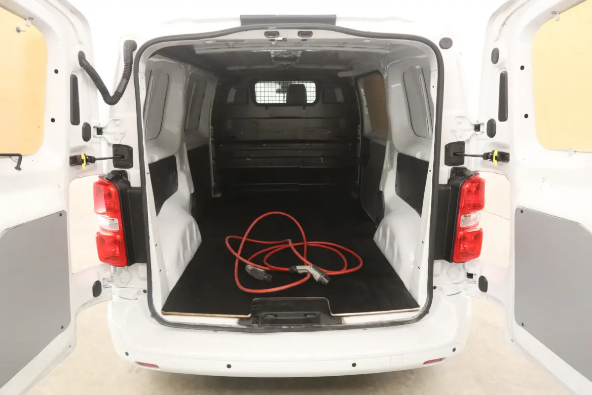 Electric 75 kWh L2H1 Range | Snelladen | SOH 93% | Clima | Cruise | Camera | Carplay | 3 Zits | Navi | Parkeersens.