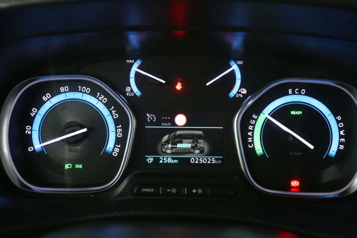 Electric 75 kWh L2H1 Range | Snelladen | SOH 93% | Clima | Cruise | Camera | Carplay | 3 Zits | Navi | Parkeersens.