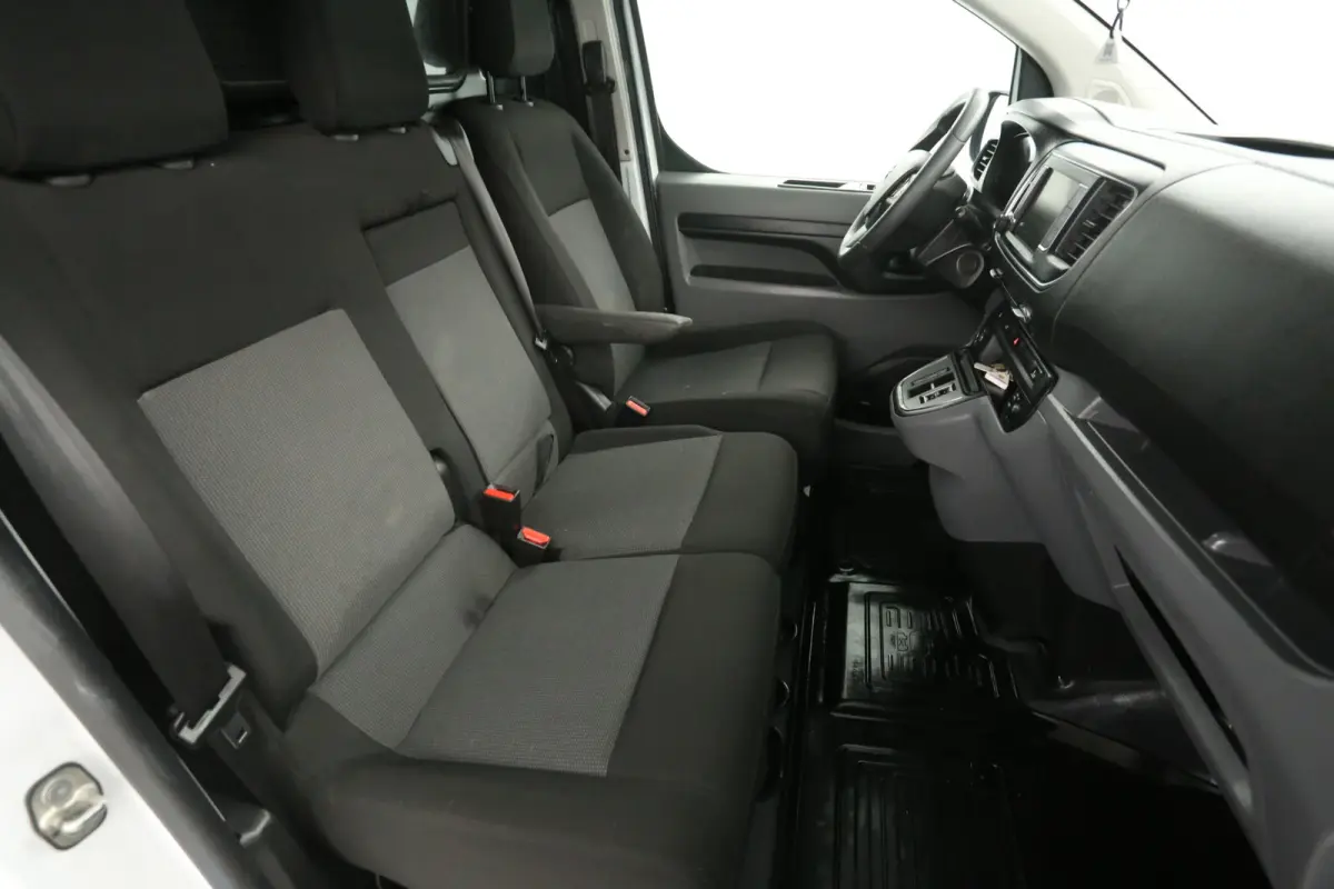 Electric 75 kWh L2H1 Range | Snelladen | SOH 93% | Clima | Cruise | Camera | Carplay | 3 Zits | Navi | Parkeersens.