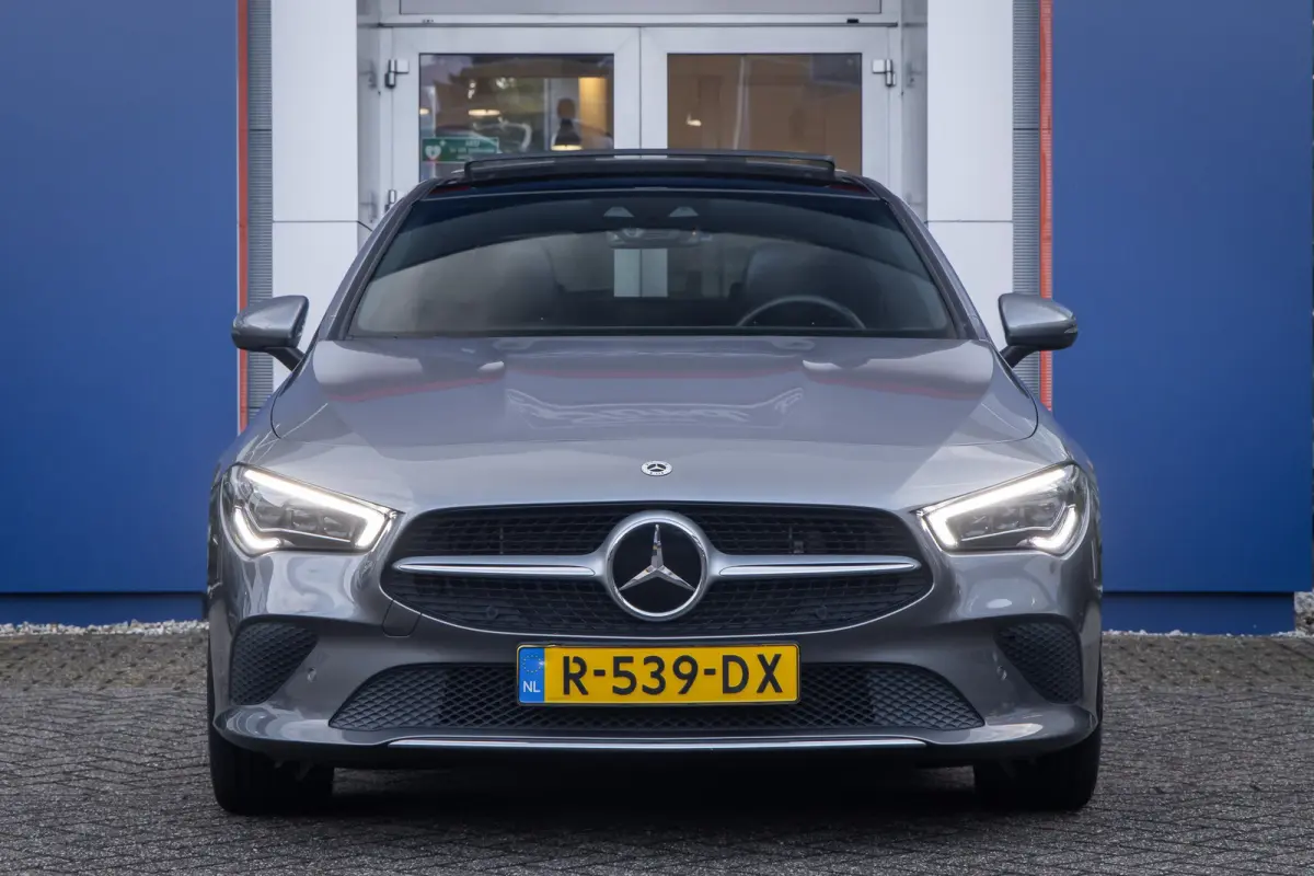 250 e Business Solution Luxury Limited | Panoramadak | Camera | Cruise adaptief | Matrix LED | Voorstoelen verwarmd | NL-auto! | Achteruitrijcamera | Cruise control adaptief met Stop&Go en s