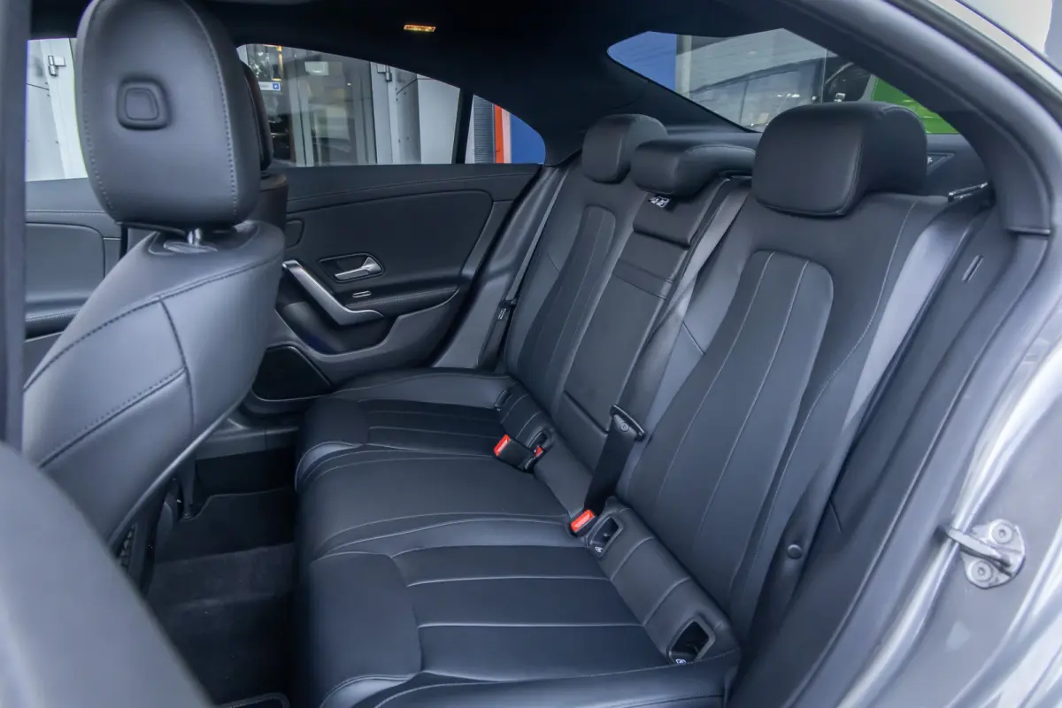 250 e Business Solution Luxury Limited | Panoramadak | Camera | Cruise adaptief | Matrix LED | Voorstoelen verwarmd | NL-auto! | Achteruitrijcamera | Cruise control adaptief met Stop&Go en s