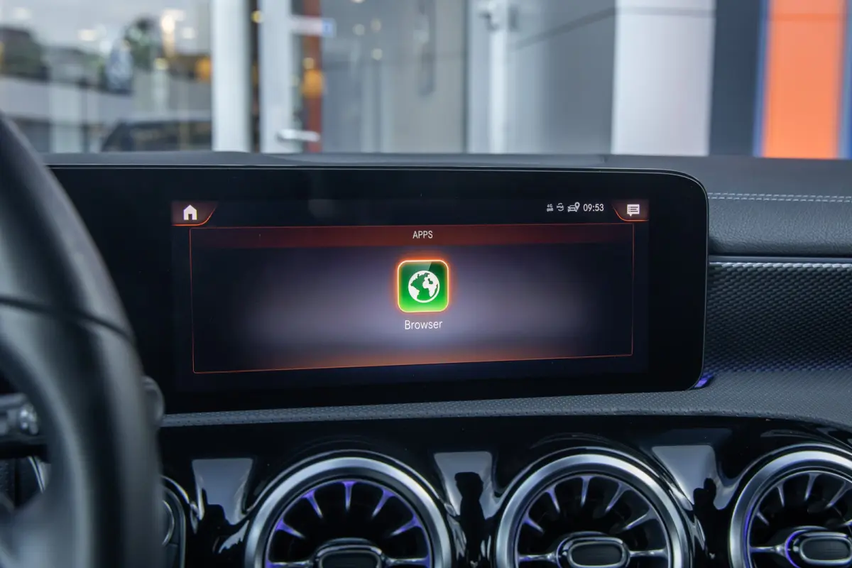 250 e Business Solution Luxury Limited | Panoramadak | Camera | Cruise adaptief | Matrix LED | Voorstoelen verwarmd | NL-auto! | Achteruitrijcamera | Cruise control adaptief met Stop&Go en s