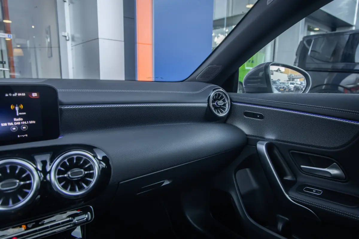 250 e Business Solution Luxury Limited | Panoramadak | Camera | Cruise adaptief | Matrix LED | Voorstoelen verwarmd | NL-auto! | Achteruitrijcamera | Cruise control adaptief met Stop&Go en s