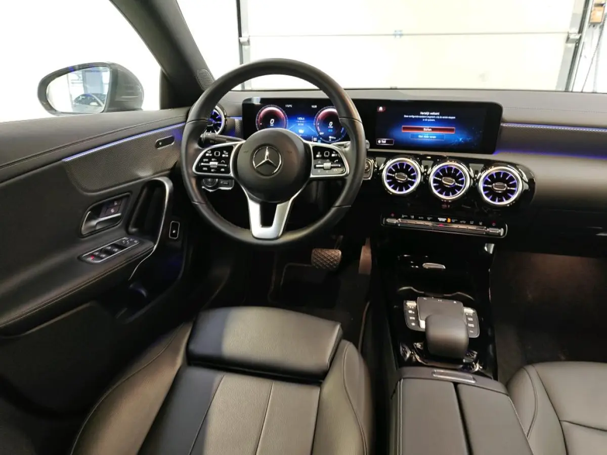 250 e Business Solution Luxury Limited | Panoramadak | Camera | Parkeersensoren | Sfeer | ACC | Leder | Achteruitrijcamera | Cruise control adaptief met Stop&Go en stuurhulp | Kunstlederen b