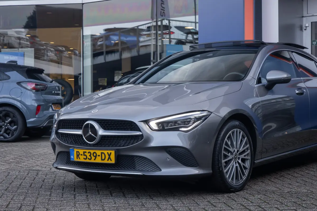 250 e Business Solution Luxury Limited | Panoramadak | Camera | Cruise adaptief | Matrix LED | Voorstoelen verwarmd | NL-auto! | Achteruitrijcamera | Cruise control adaptief met Stop&Go en s