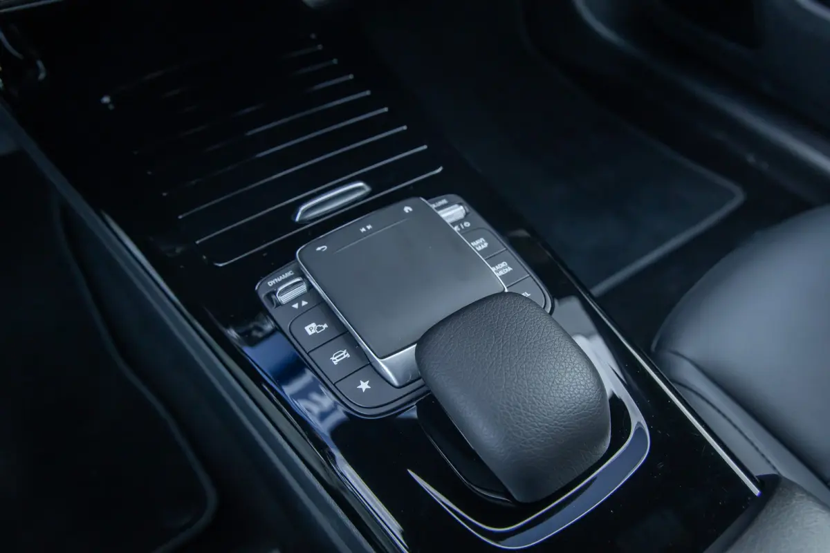 250 e Business Solution Luxury Limited | Panoramadak | Camera | Cruise adaptief | Matrix LED | Voorstoelen verwarmd | NL-auto! | Achteruitrijcamera | Cruise control adaptief met Stop&Go en s