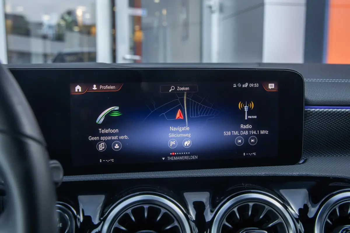 250 e Business Solution Luxury Limited | Panoramadak | Camera | Cruise adaptief | Matrix LED | Voorstoelen verwarmd | NL-auto! | Achteruitrijcamera | Cruise control adaptief met Stop&Go en s